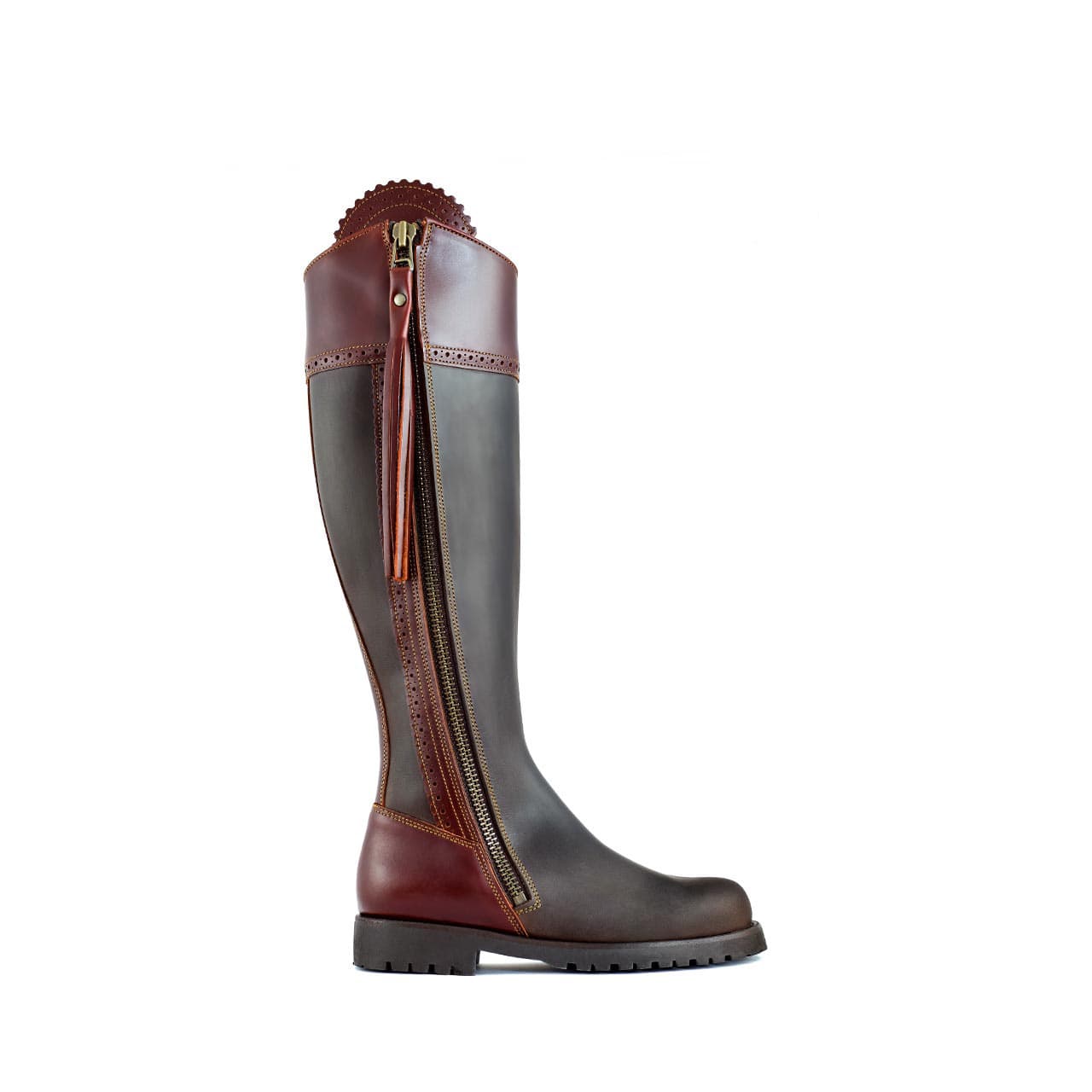 Spanischer Lederreitstiefel in Dunkelbraun mit rotbraunen Lederbesätzen und seitlichem Reißverschluss.